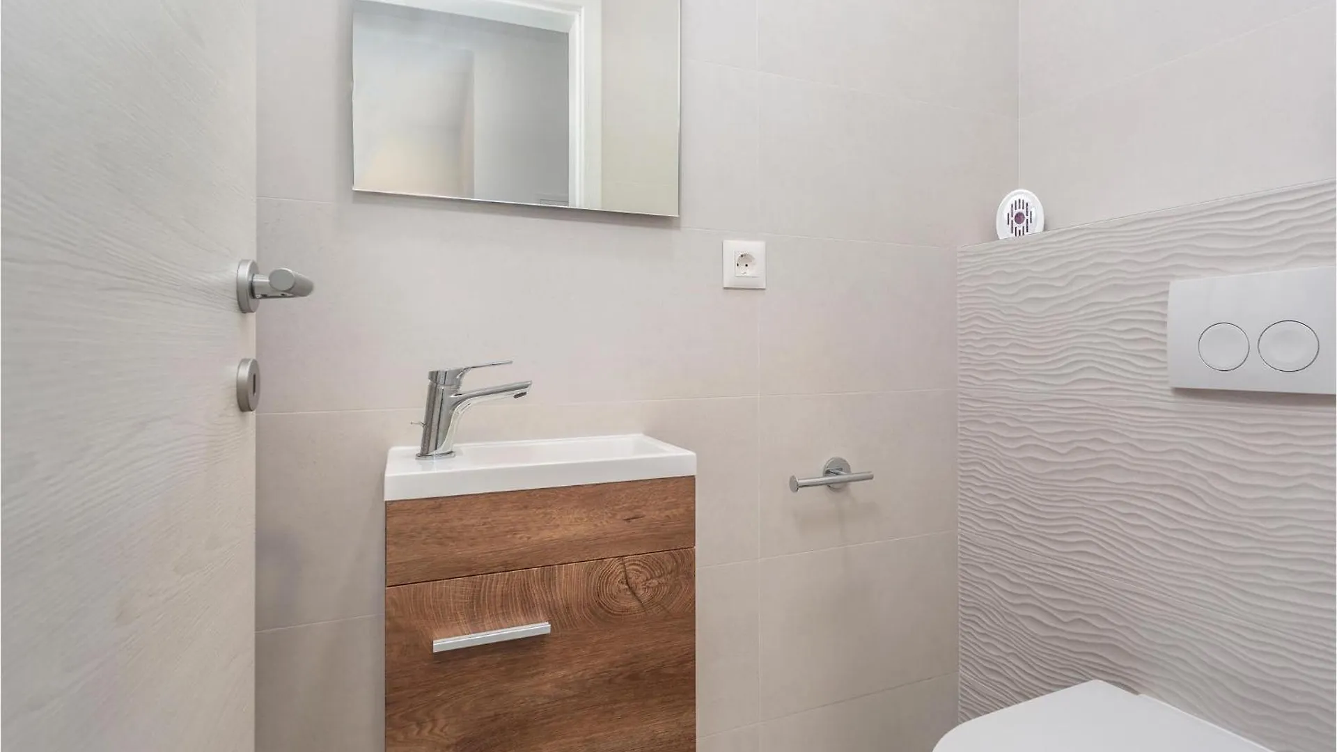 2 Bedroom Beautiful Apartment In Vrbnik