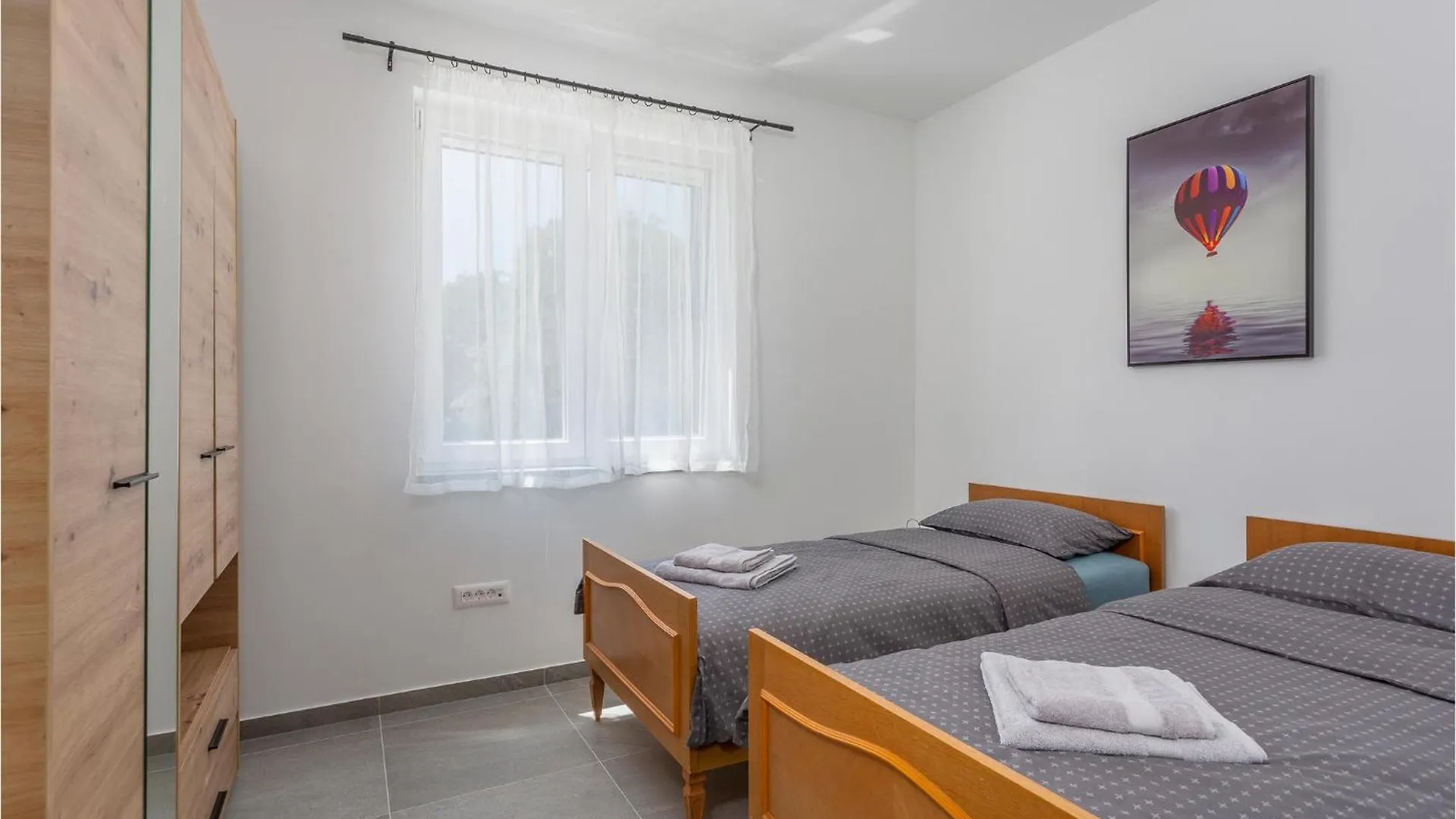 2 Bedroom Beautiful Apartment In Vrbnik