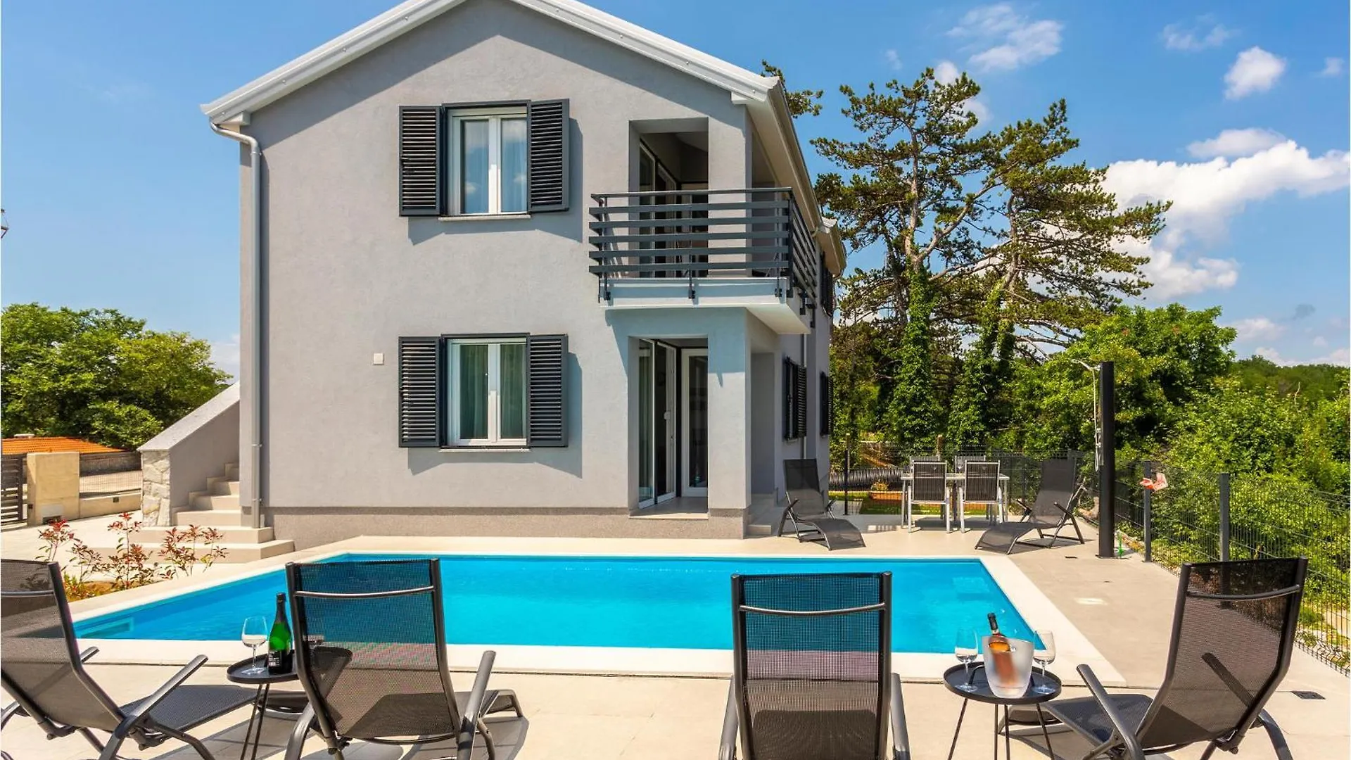 2 Bedroom Beautiful Apartment In Vrbnik 0*,