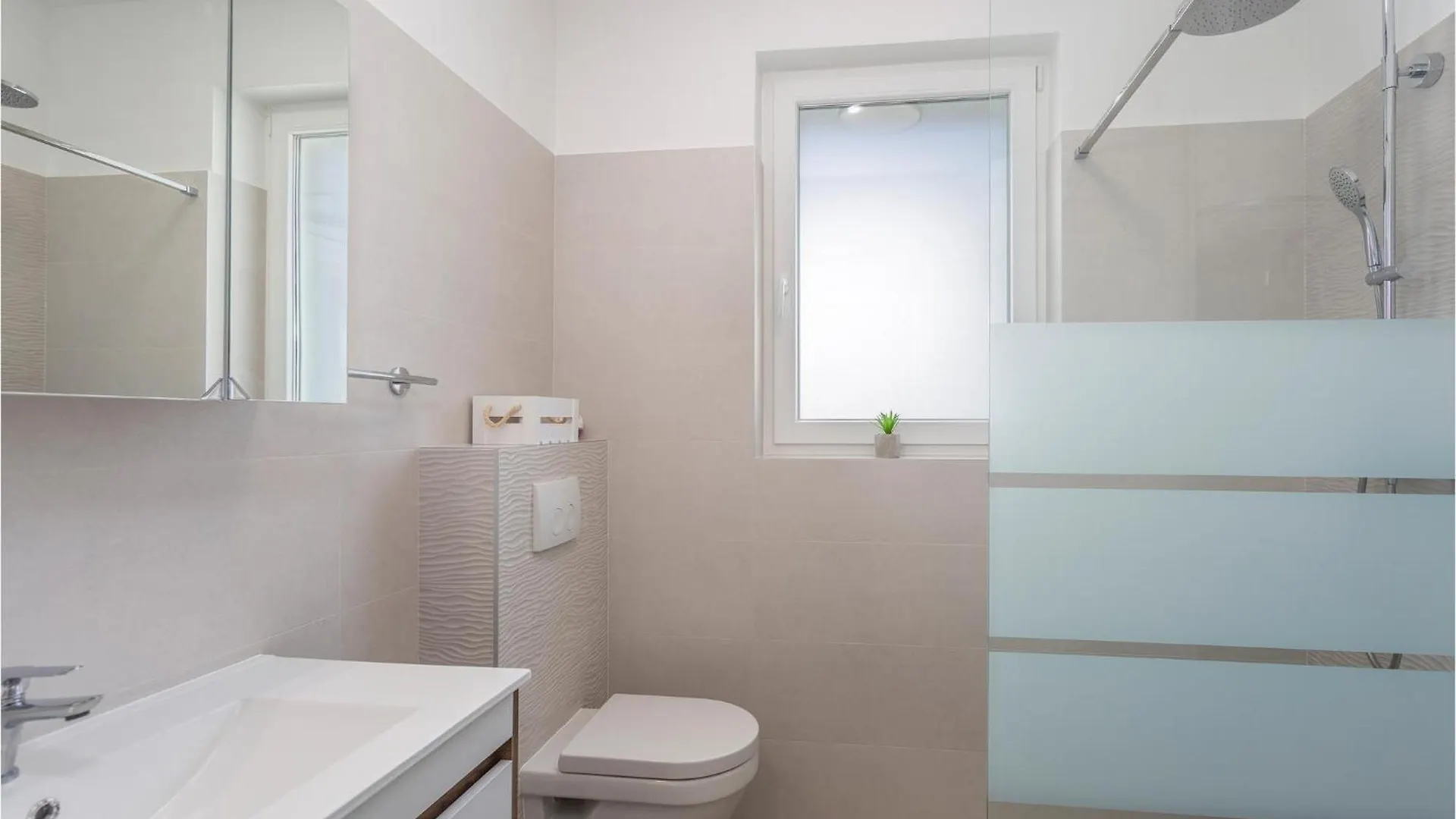 2 Bedroom Beautiful Apartment In Vrbnik